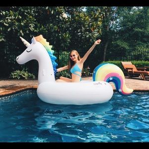 Meet your Posher, Dahlia